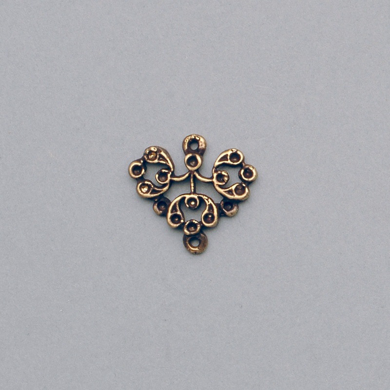 [112070000] Support filigree 18x20mm avec 13 cavités pour strass