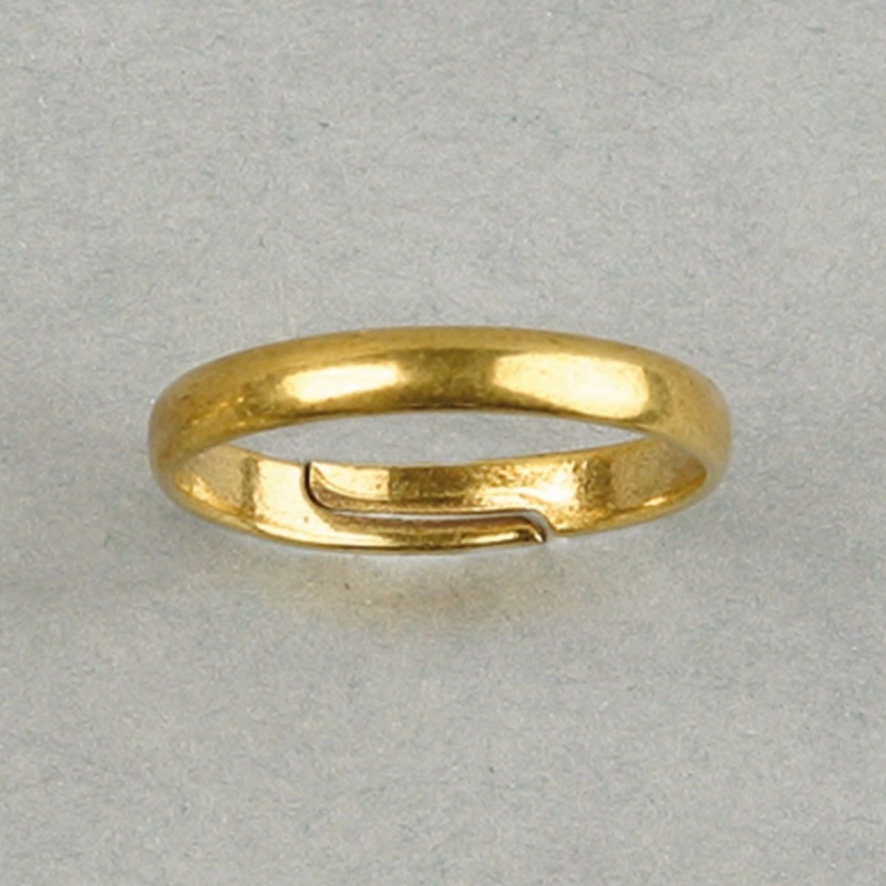 [117060000] Base de bague réglable, fil demi-rond. Intérieur Ø 18 mm. Largeur 2,8mm