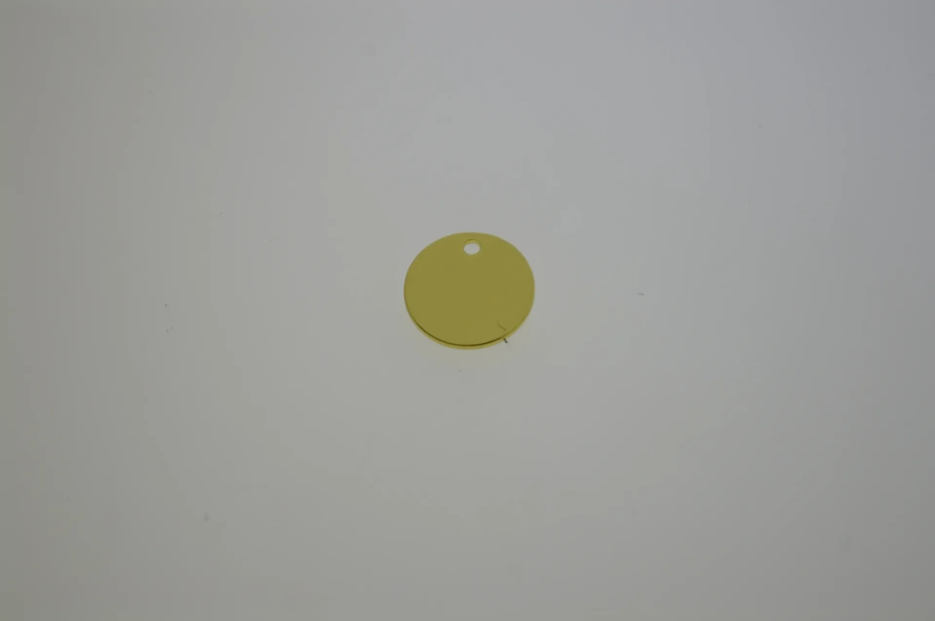 [129571231] Disque en laiton Ø 12mm avec trou. Finition doré.