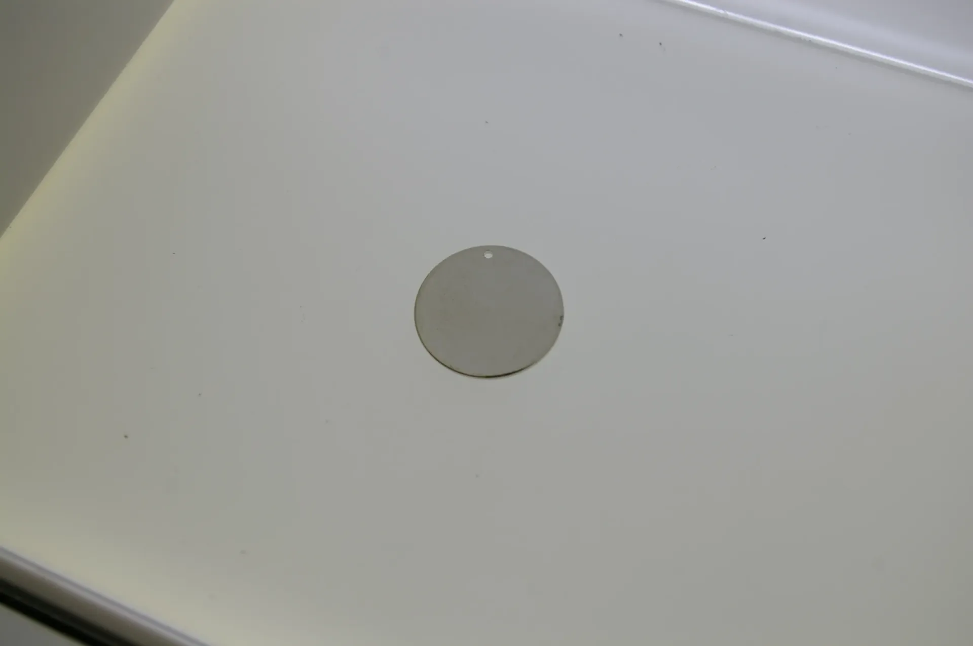 [129582515] Brass disc Ø 25mm with hole. White bronze plated.