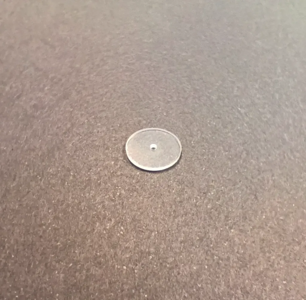 Disque en plastique Ø11 mm pour maintenir et stabiliser les boucles d'oreilles. 